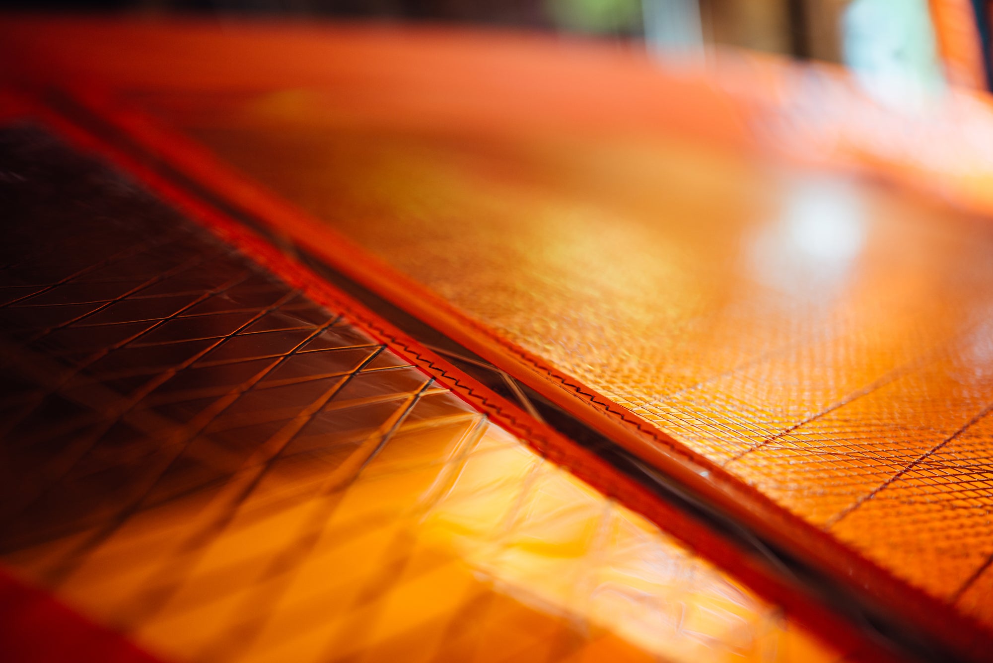 Side-Alternating X-Ply Batten Pockets