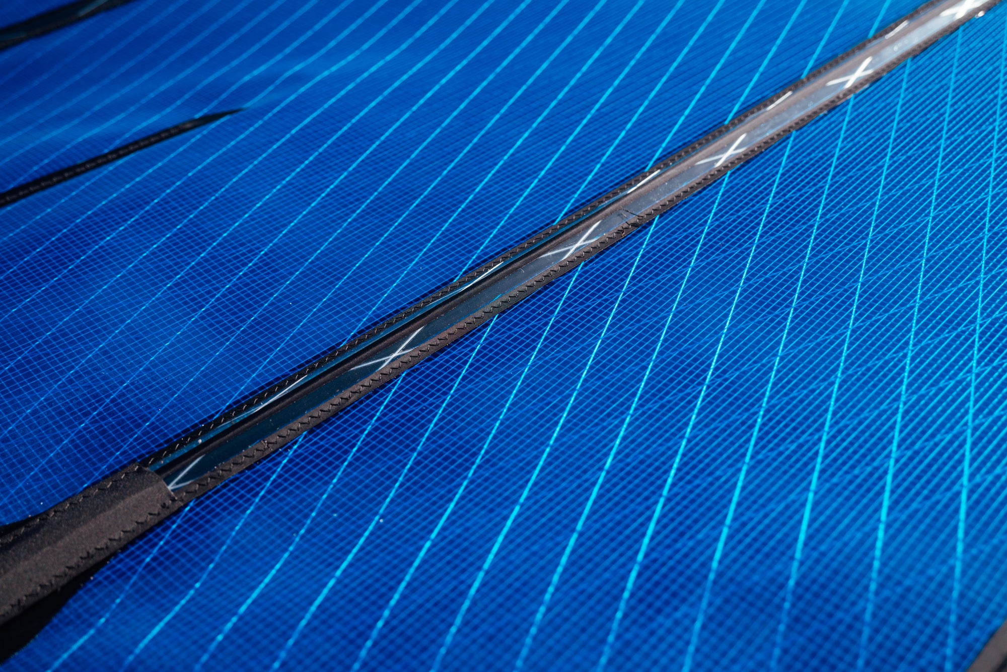 Side-Alternating X-Ply Batten Pockets