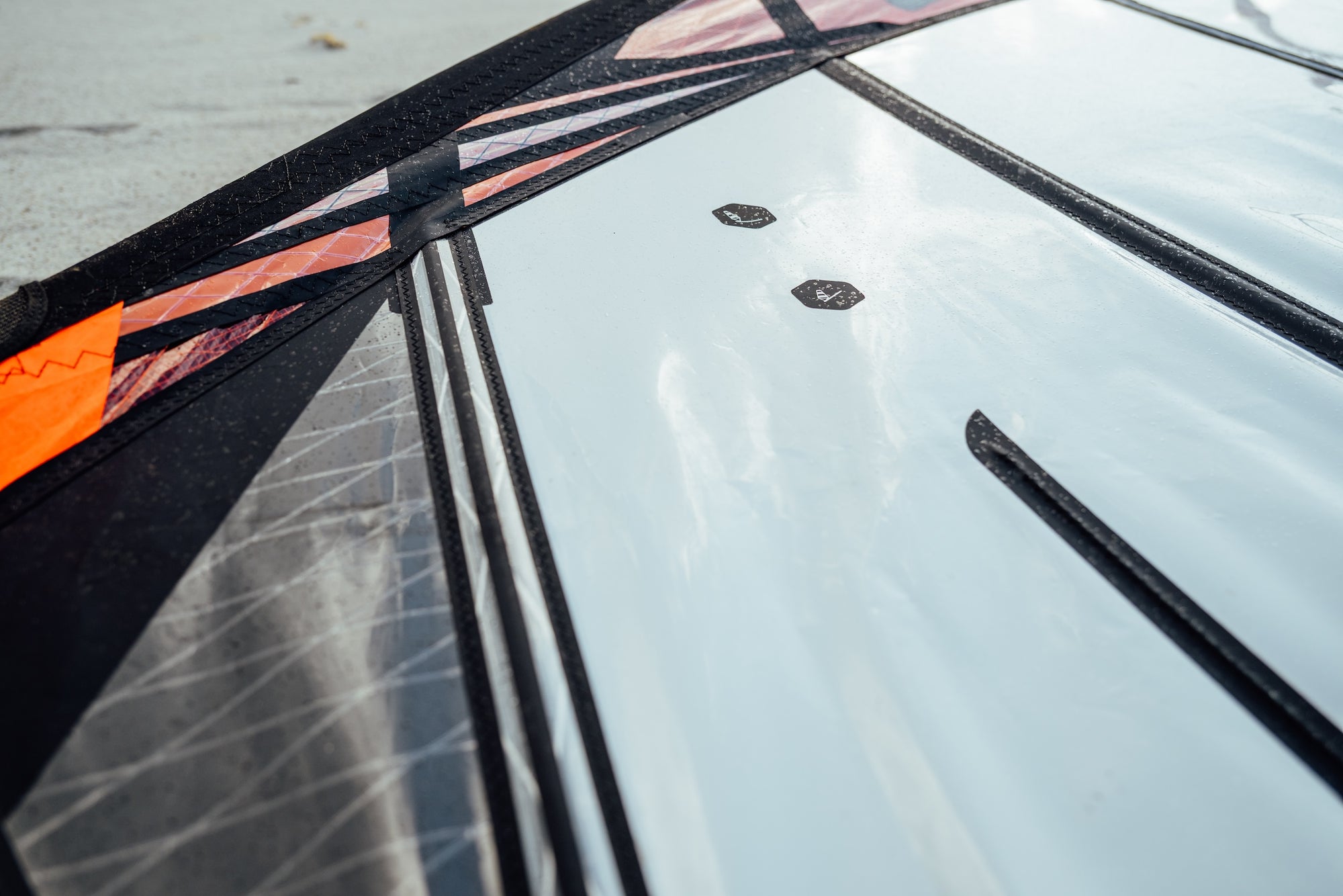 Side-Alternating X-Ply Batten Pockets