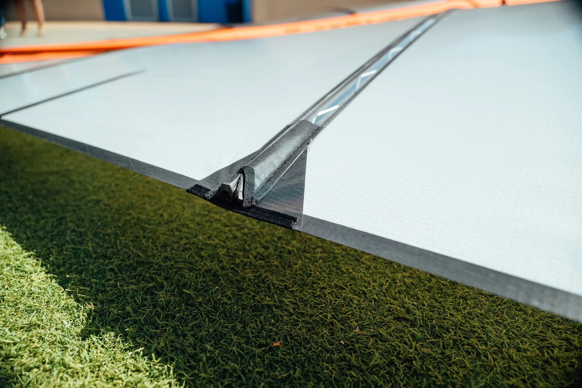 Side-Alternating X-Ply Batten Pockets