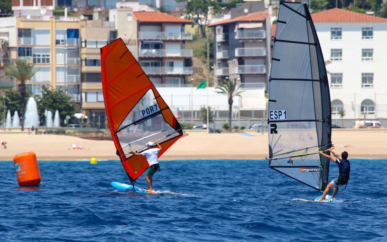 Joao reaching the downwind mark in front
